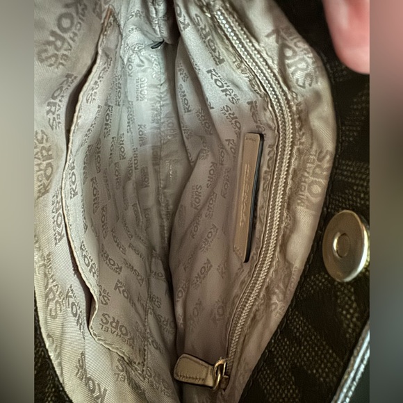 Micheal Kors Crossbody bag - Picture 4 of 14